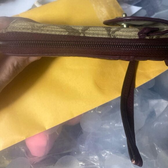 VINTAGE Coach Signature burgundy color - Picture 1 of 14